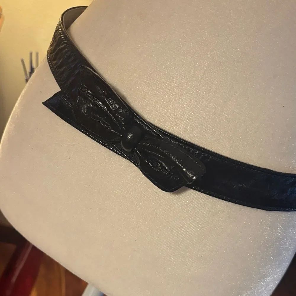 Vintage Black Leather Bow Belt with Hook Closure - Small